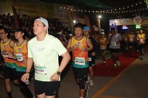 BIB: 27803, 135, 27331
                            <button type="button" onclick="openModal(9884170)" class="btn btn-primary btn-sm float-right btn-popup" data-toggle="modal" data-target=".modal-high-quality">
                        <i class="fas fa-shopping-cart"></i> Add to Cart
                    </button>
                                            <button type="button" onclick="isThisMe(9884170, true)" class="btn btn-success btn-sm float-right btn-popup btn-isme hidden" data-toggle="tooltip" data-placement="bottom" title="นี่คือรูปของคุณใช่ไหม คลิกที่นี่เพื่อเอาเข้าอัลบั้ม">
                        <i class="fas fa-plus"></i> Add to album
                    </button>
                    <button type="button" onclick="isThisMe(9884170, false)" class="btn btn-warning btn-sm float-right btn-popup btn-isnotme hidden">
                        <i class="fas fa-ban"></i> Remove from album
                    </button>